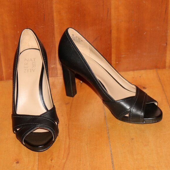 Naturalizer Odetta Black Leather Crisscross Peep Toe 4" Heels Sz 7 - Picture 1 of 10